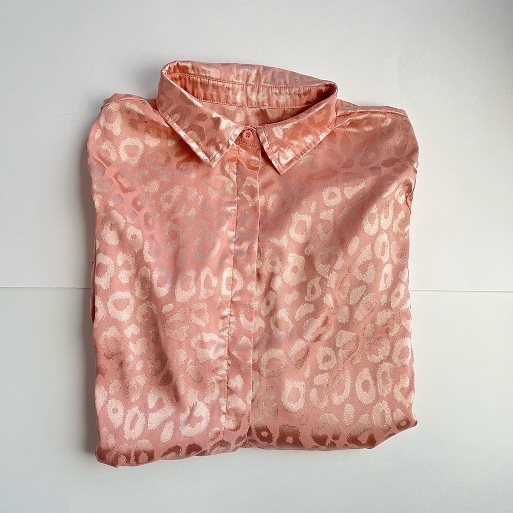 Pink satin sheen leopard print button up